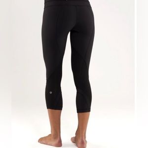 Lululemon cropped leggings size 6 excellent condition